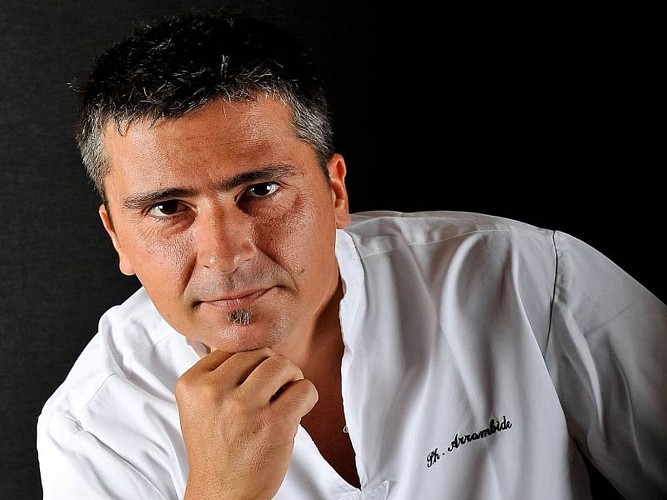 Hotel restaurant Les Pyrenees - portrait Philippe Arrambide - St Jean Pied de Port