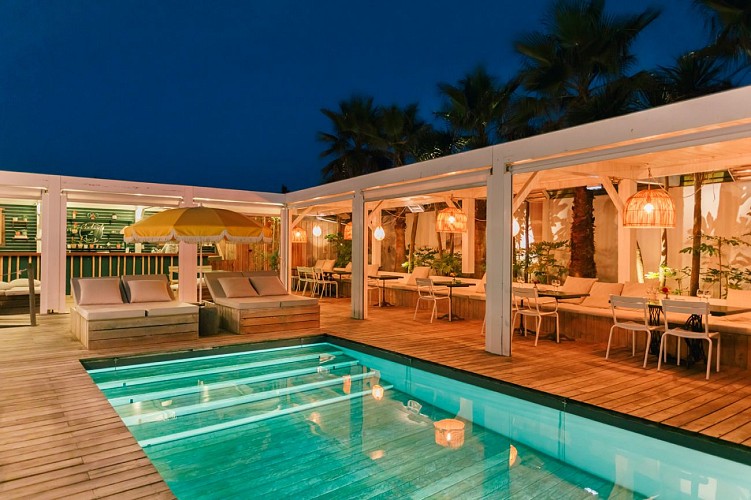 Beach-House_piscine_nuit