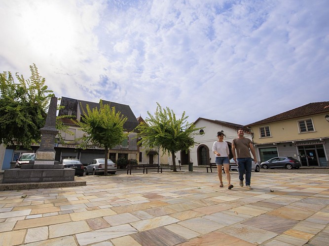 Garlin bastide place liberté © Courte Échelle 2025 M29A0114 Tourisme Béarn Madiran