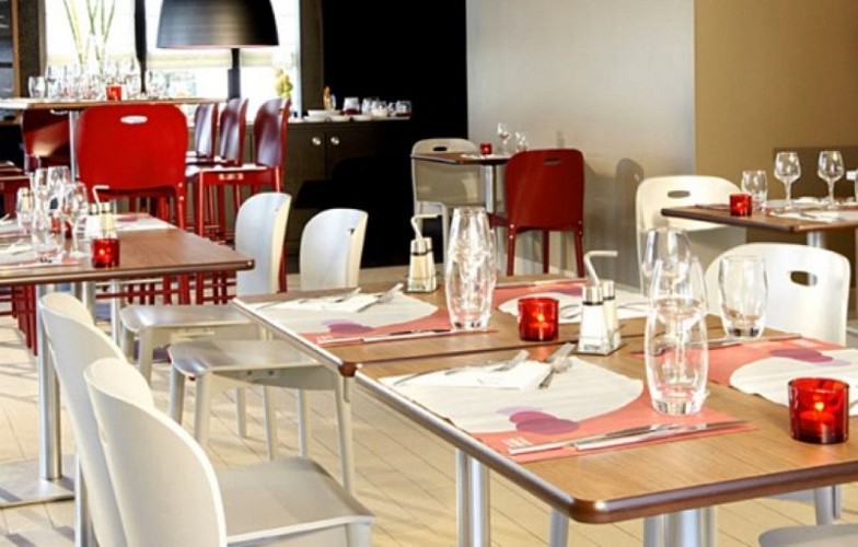 FRA21990-restaurant3