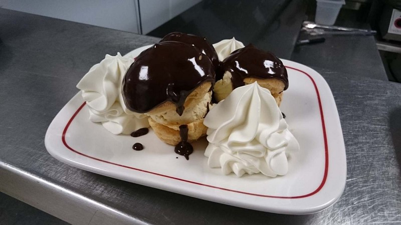 buffalo grill -profiteroles