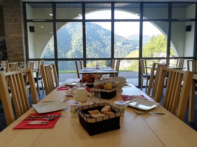 Auberge-des-Isards-Petit-dejeuner-AYDIUS