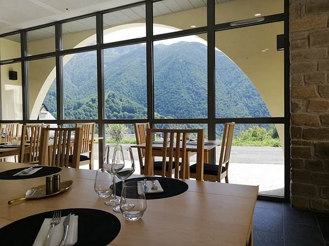 Auberge-des-Isards-Salle-de-restaurant-I-AYDIUS