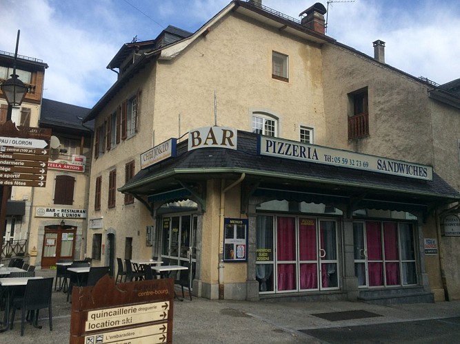 Jo-and-Lo5©OTLaruns