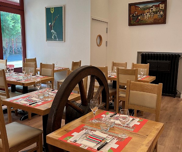 la table basque interieur a biarritz