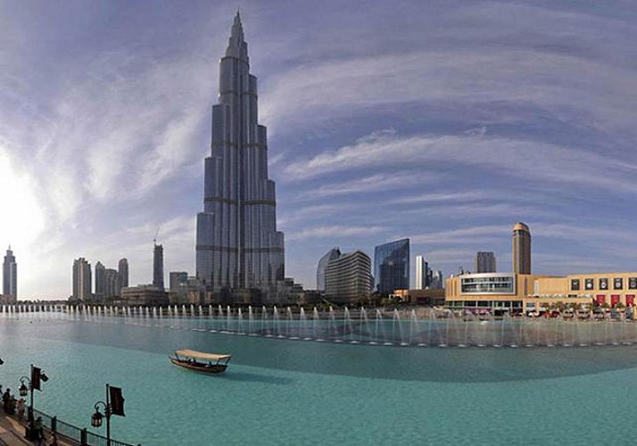 Fountain Show and Traditional Boat Ride on Burj Lake - Dubai