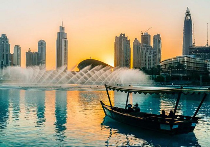 Fountain Show and Traditional Boat Ride on Burj Lake - Dubai
