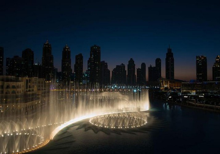 Fountain Show and Traditional Boat Ride on Burj Lake - Dubai