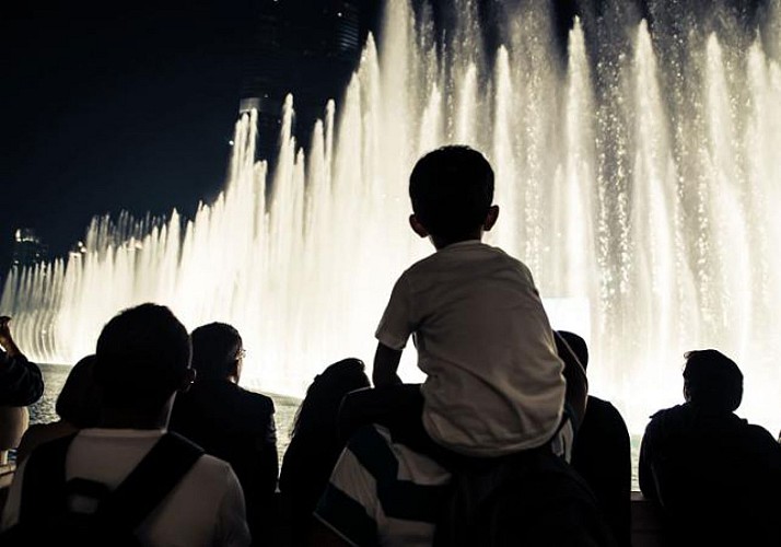 Fountain Show and Traditional Boat Ride on Burj Lake - Dubai