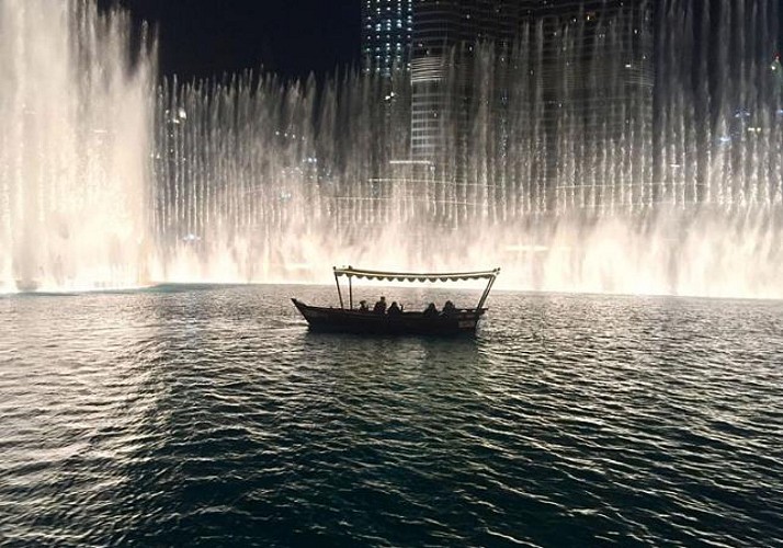 Fountain Show and Traditional Boat Ride on Burj Lake - Dubai
