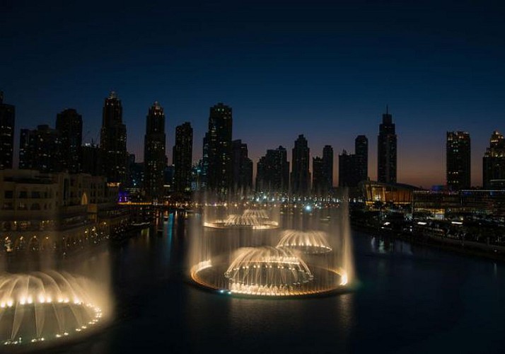 Fountain Show and Traditional Boat Ride on Burj Lake - Dubai