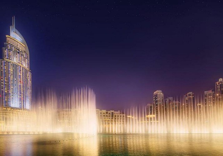 Spectacle des fontaines en bateau traditionnel au Burj Lake - Dubaï