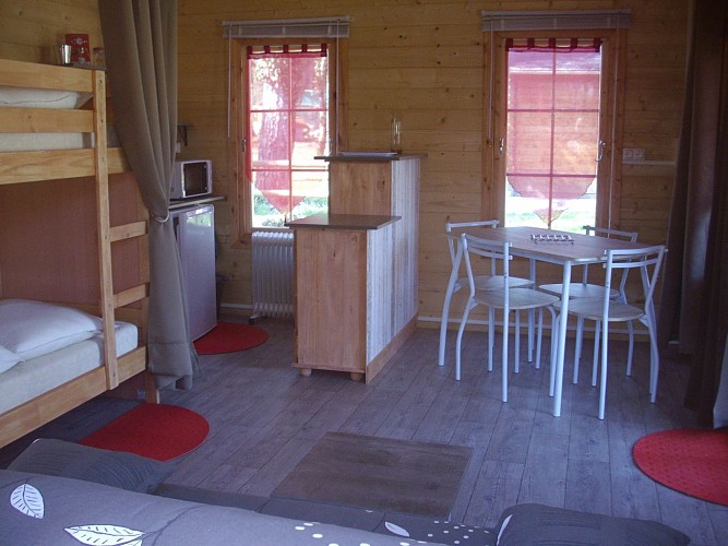 intérieur chalet camping Champlitte