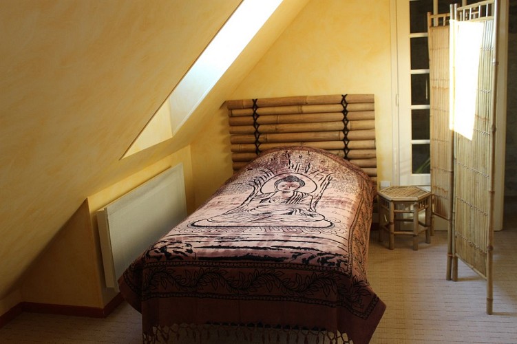 chambre 1er étage lit 90 cm