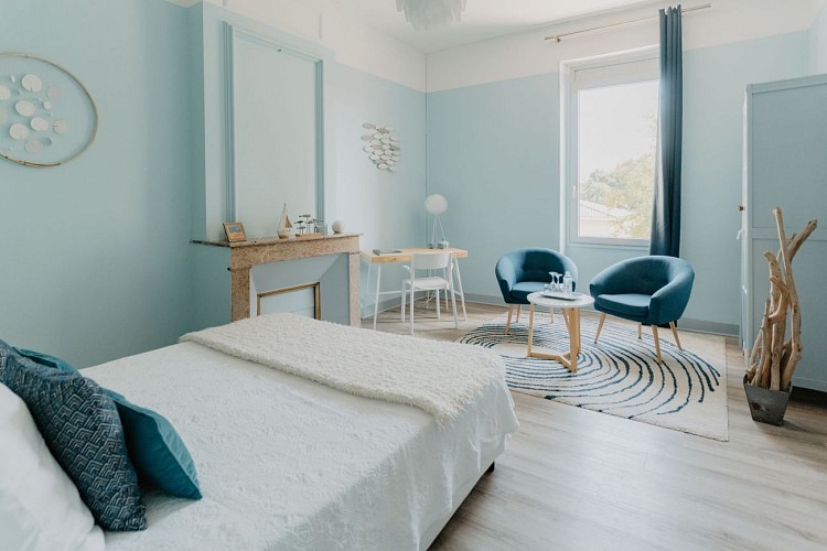 Chambre Estuaire vue de la salle de bain - Le Coeur des Vignes Pauillac