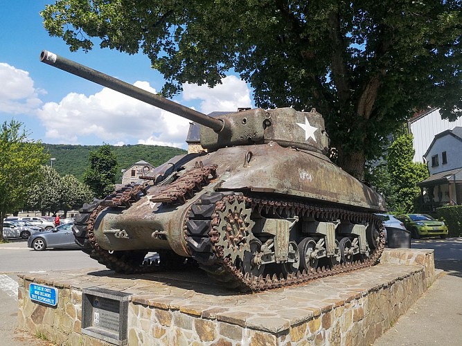 La Roche - Tank US Sherman - Angle