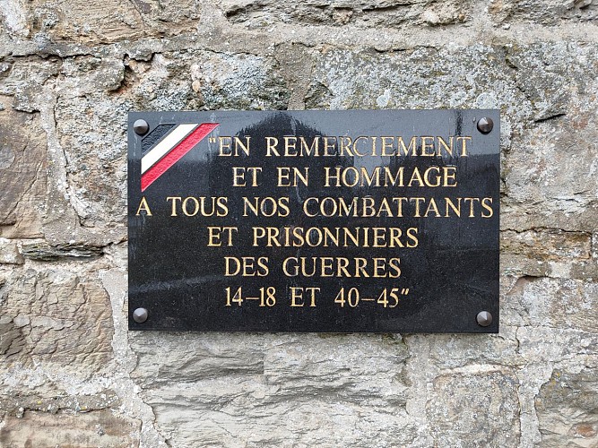 Hives - Plaque aux combattants et prisonniers de guerre - Zoom