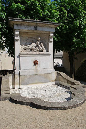 Der Brunnen « des Eaux de Chaintréauville »