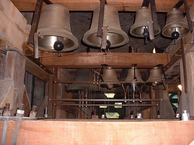 Peal of bells at Taninges and harmonium museum