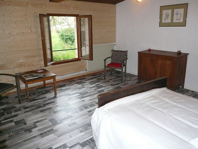 la ferme du larc chambre blanche