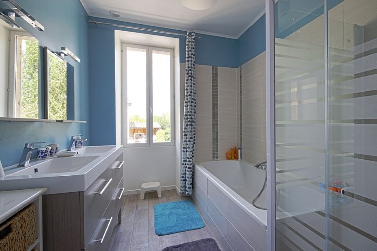 Domaine-des-2-rivieres--RDC-SALLE-DE-BAIN-COMMUNE