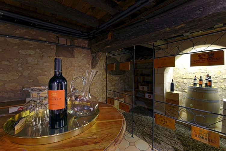 Domaine-des-2-rivieres---CAVE-A-VIN