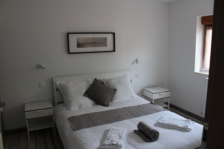 CHAMBRE REZ DE CHAUSSEE AVEC SALLE DE BAIN PRIVATIVE