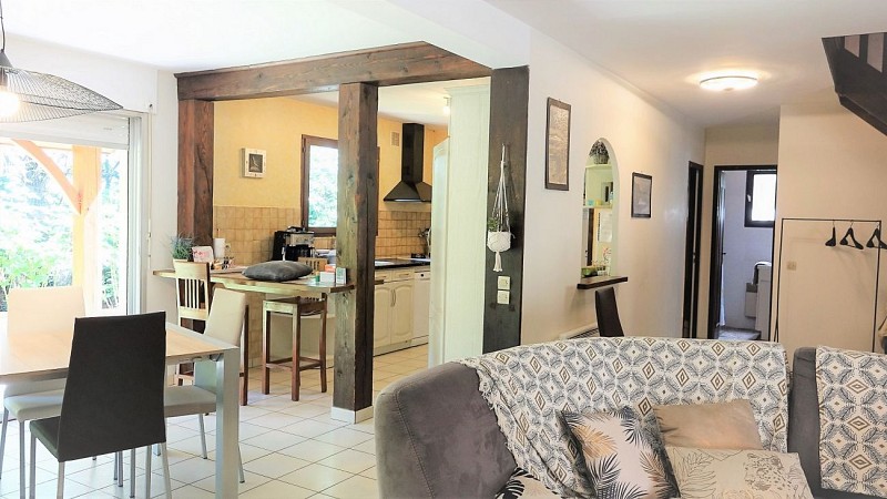 Chez Maïté et Michel - salon et cuisine