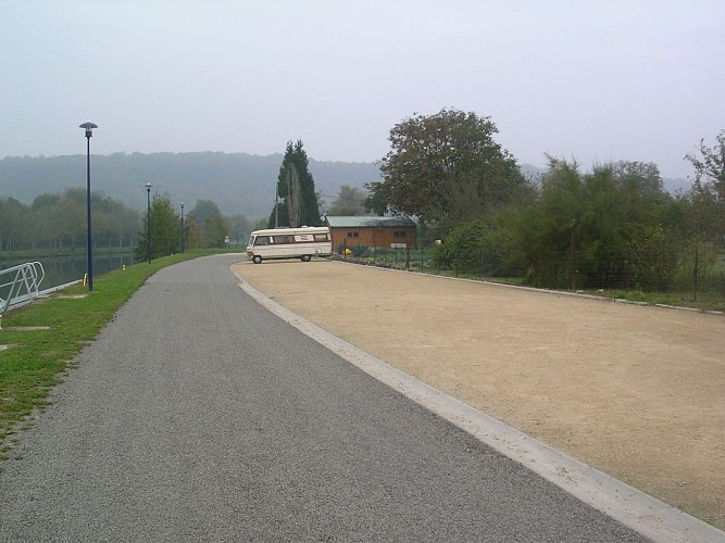 Aire de service et de stationnement