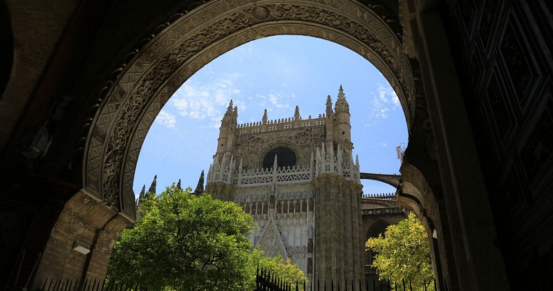 Visite guidée du palais de l'Alcázar et de la cathédrale de Séville - Billets coupe-file - En français