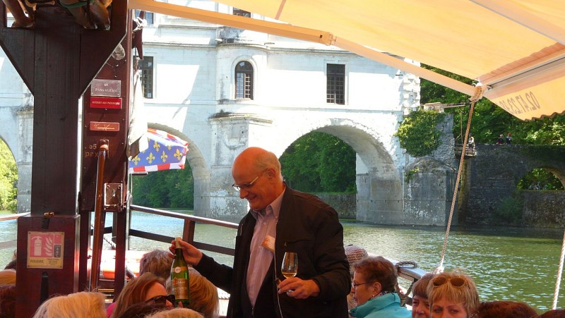 Animation sur la belandre sous chenonceau