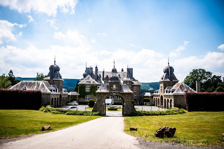 Détente dans le petit Versailles des Ardennes