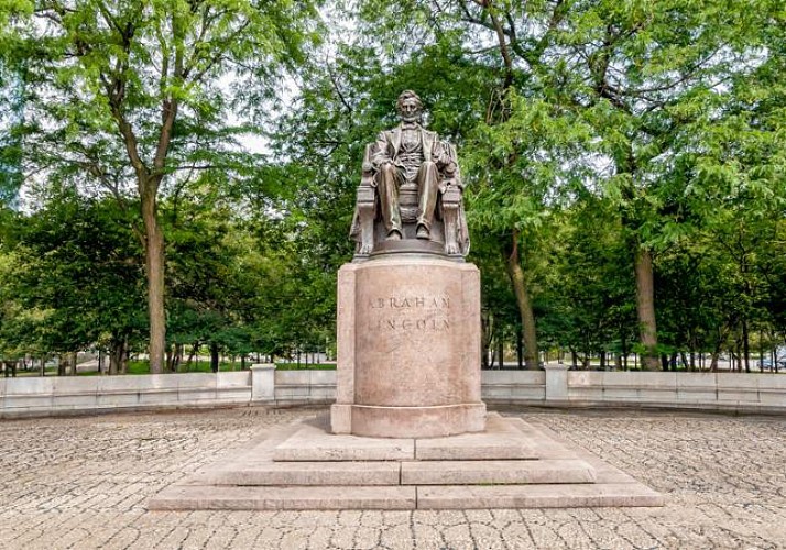 Guided Tour of Chicago's South Side by Minibus and Foot