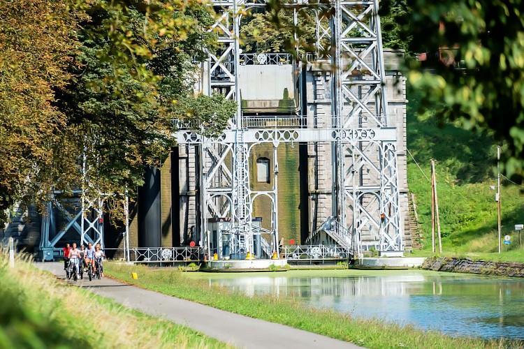 Les ascenseurs hydrauliques du Canal du Centre (UNESCO)