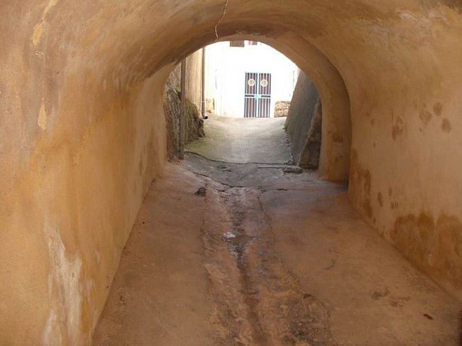 Sernhac, sur le chemin de l'aqueduc