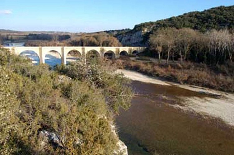 GARDON SOUS LE PONT ST NICOLAS