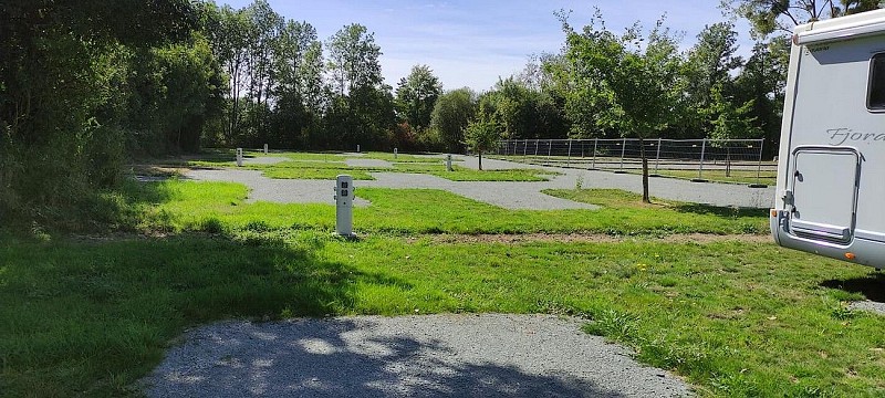 la-foret-sur-sevre-aire-de-camping-car-emplacements