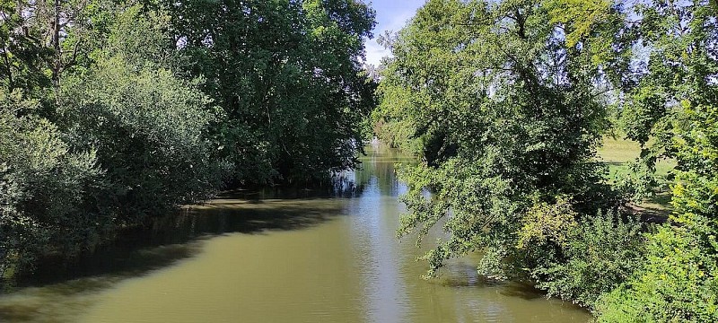 la-foret-sur-sevre-aire-camping-car-park-riviere