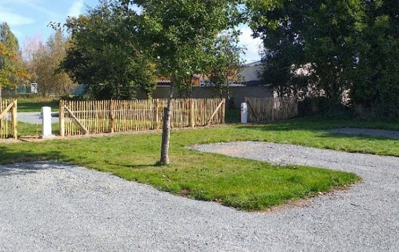 la-foret-sur-sevre-aire-camping-car-park