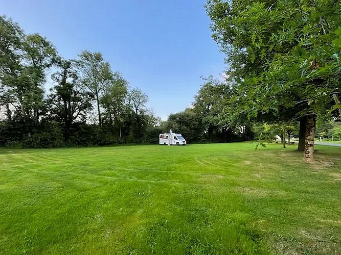 st-amand-sur-sevre-aire-de-camping-car-moulin-de-chaligny