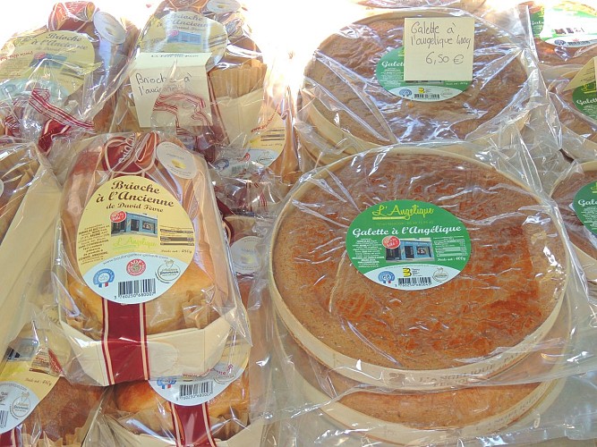 Brioche à l'ancienne et galette à l'angélique