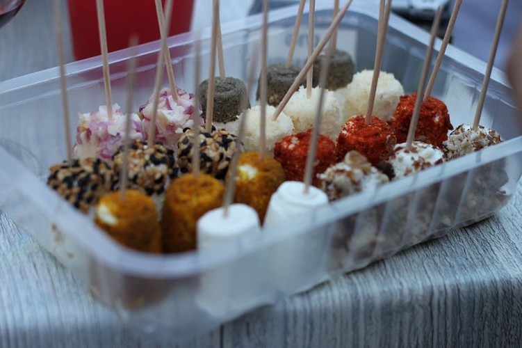 Assortiment de bouchées au fromage