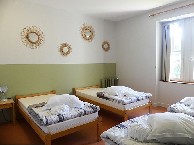 cerizay-hebergement-de-groupe-chateau-de-la-roche-chambre-verte-2