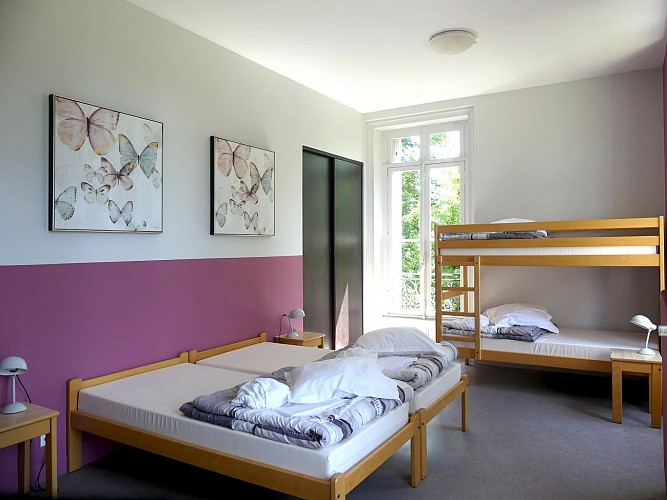 cerizay-hebergement-de-groupe-chateau-de-la-roche-chambre-papillons