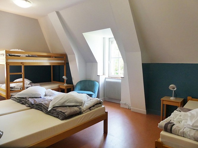 cerizay-hebergement-de-groupe-chateau-de-la-roche-chambre-bleue-2