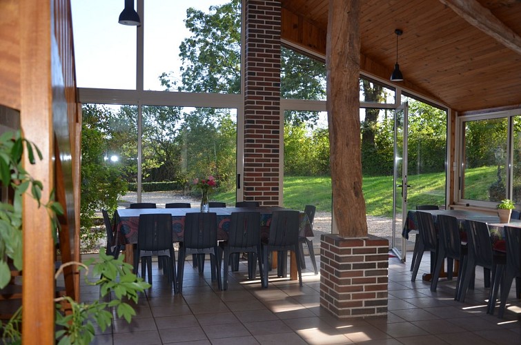 boisme-hebergement-de-groupe-place-forte-piece-de-vie-la-grange