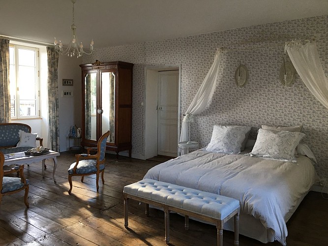 Logis de la Mélissière à Xaintray - Chambre Au Fil du Temps