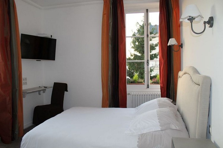 Chambres-d-hotes-Villa-des-Glycines-BARRAUD-Thouars-Thouarsais-Deux-Sevres-Nouvelle-Aquitaine--7--2