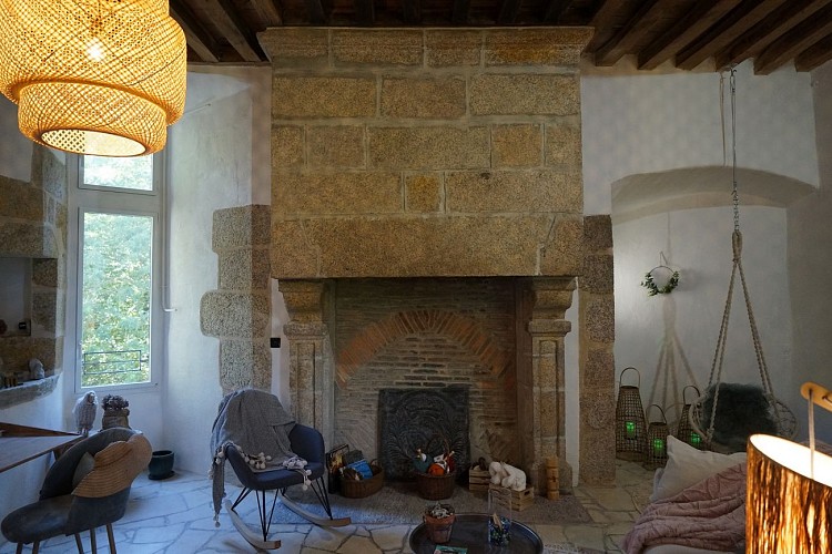 moutiers-sous-chantemerle-chambres-dhotes-bocage-de-la-belle-histoire-chambre1-cheminee.jpg_4