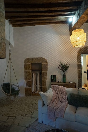 moutiers-sous-chantemerle-chambres-dhotes-bocage-de-la-belle-histoire-chambre1-canape.jpg_6